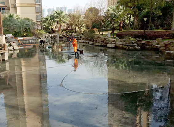 苍溪景观池淤泥清理