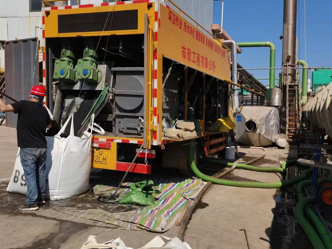 苍溪淤泥压干处理